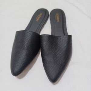 Old Navy Black Textured Mules